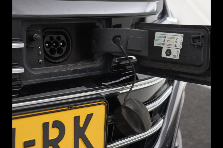 Volkswagen Arteon 1.4 TSI eHybrid R-Line Business | Panoramadak | Trekhaak wegklapbaar | Camera | Stoel & Stuurverwarming | Adaptive Cruise | Carplay | Elektrische achterklep