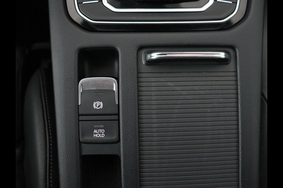 Volkswagen Arteon 1.4 TSI eHybrid R-Line Business | Panoramadak | Trekhaak wegklapbaar | Camera | Stoel & Stuurverwarming | Adaptive Cruise | Carplay | Elektrische achterklep