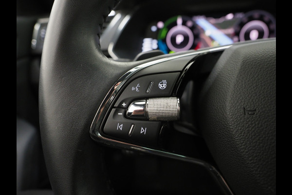 Škoda Superb Combi 1.4 TSI iV Laurin & Klement | Leder | Massage | Canton | Trekhaak | Camera | Memory | Adaptive Cruise