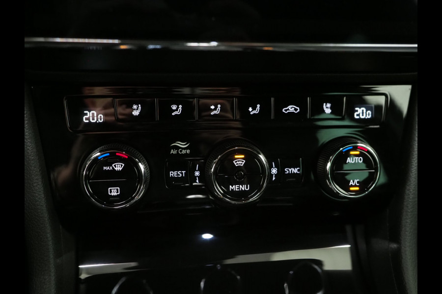 Škoda Superb Combi 1.4 TSI iV Laurin & Klement | Leder | Massage | Canton | Trekhaak | Camera | Memory | Adaptive Cruise