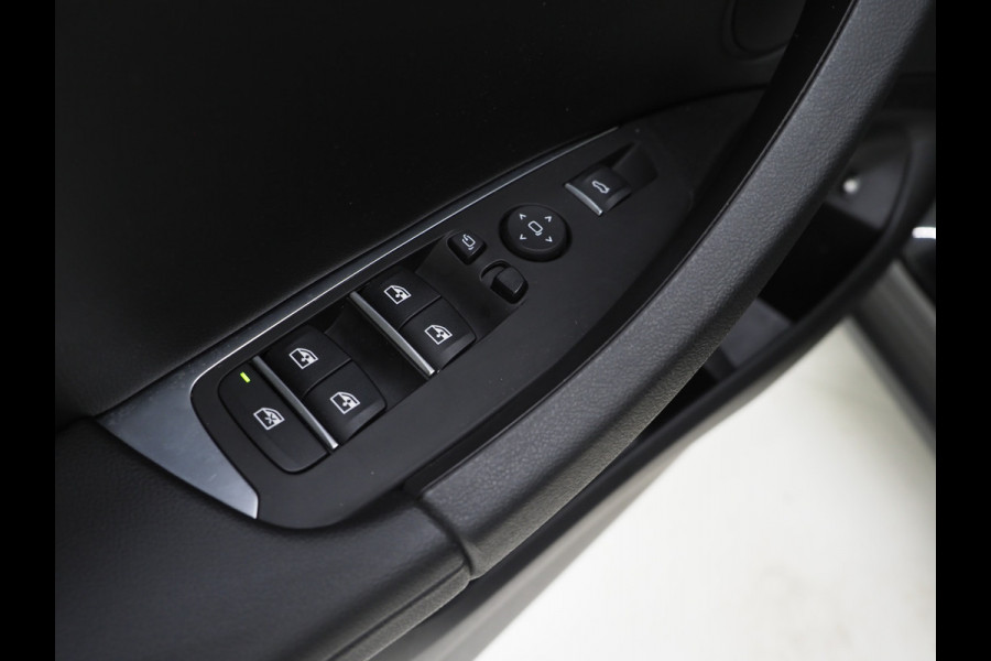 BMW X3 xDrive30e LCI 292PK | Camera | Sfeerverlichting | Stoelverwarming | Cruise | Virtual | Carplay