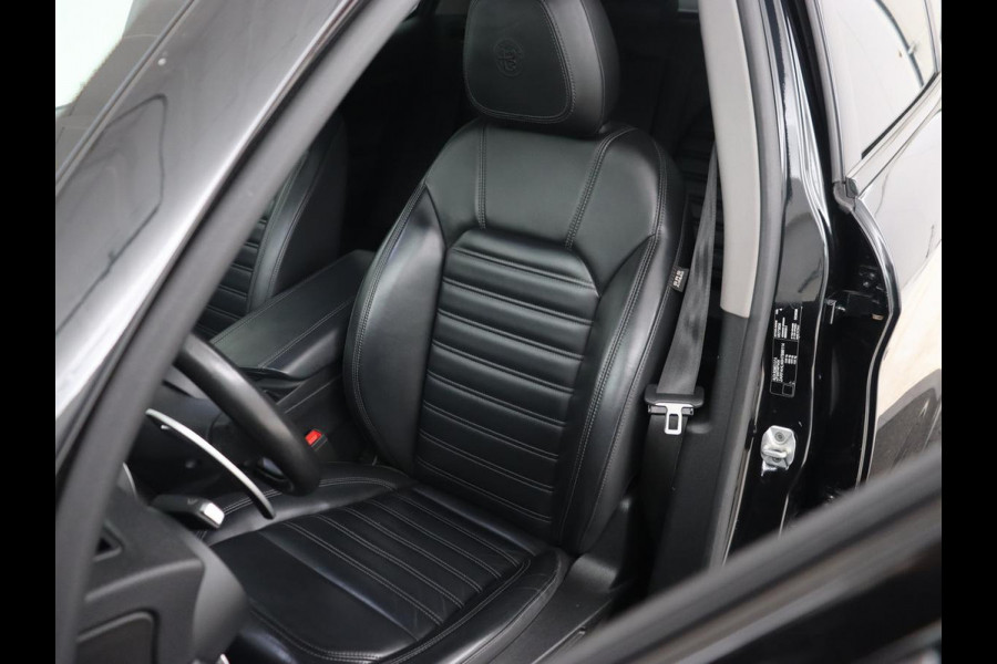 Alfa Romeo Stelvio 2.0 T AWD Super | Leder | Stoel & stuurverwarming | Camera | Xenon | Navigatie | Memory | DAB | Cruise control