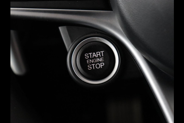 Alfa Romeo Stelvio 2.0 T AWD Super | Leder | Stoel & stuurverwarming | Camera | Xenon | Navigatie | Memory | DAB | Cruise control