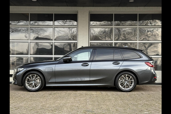 BMW 3 Serie Touring 330e Sport Line | PANORAMA | TREKHAAK | SPORTSTOELEN | KEYLESS ENTRY |