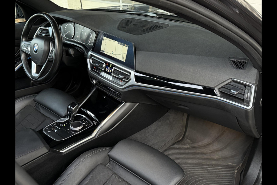 BMW 3 Serie Touring 330e Sport Line | PANORAMA | TREKHAAK | SPORTSTOELEN | KEYLESS ENTRY |