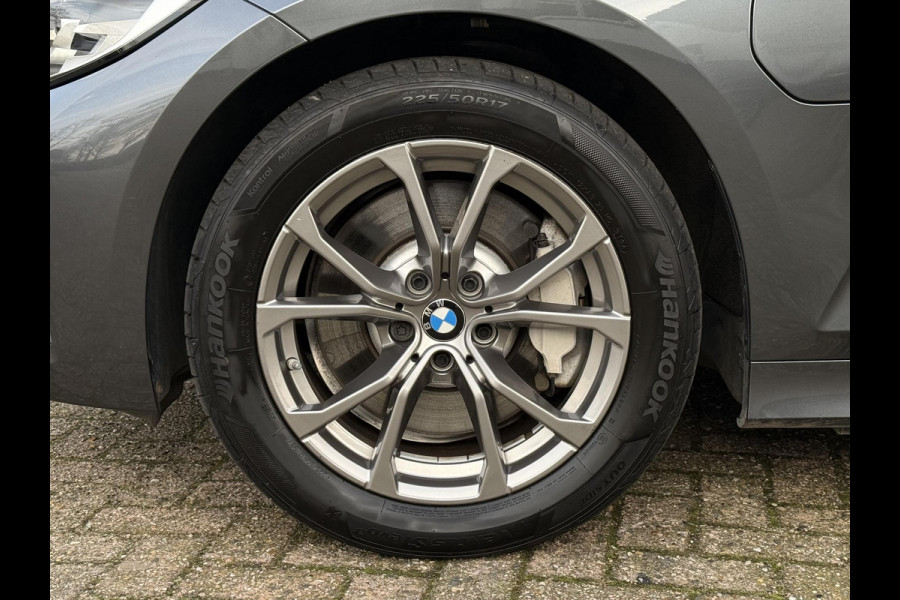 BMW 3 Serie Touring 330e Sport Line | PANORAMA | TREKHAAK | SPORTSTOELEN | KEYLESS ENTRY |
