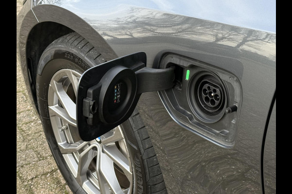 BMW 3 Serie Touring 330e Sport Line | PANORAMA | TREKHAAK | SPORTSTOELEN | KEYLESS ENTRY |