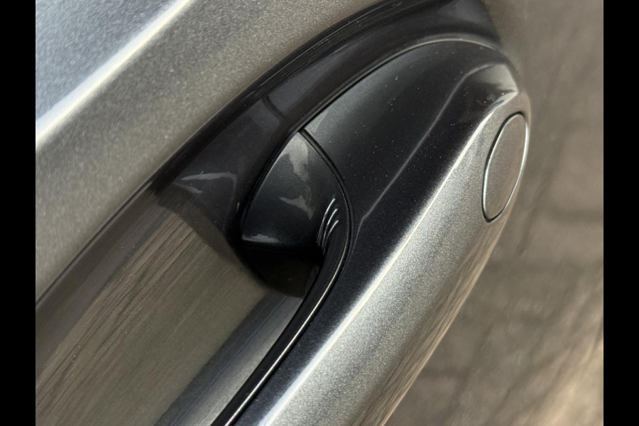 BMW 3 Serie Touring 330e Sport Line | PANORAMA | TREKHAAK | SPORTSTOELEN | KEYLESS ENTRY |