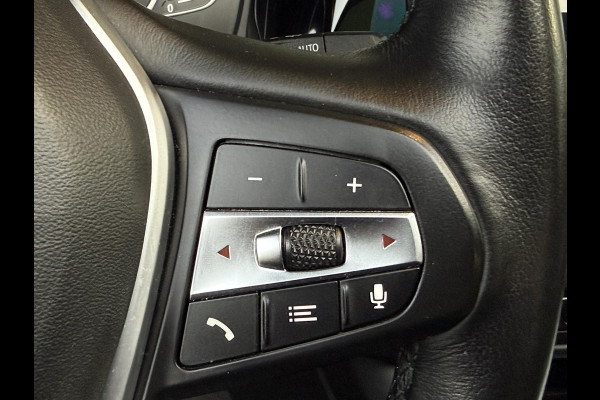 BMW 3 Serie Touring 330e Sport Line | PANORAMA | TREKHAAK | SPORTSTOELEN | KEYLESS ENTRY |