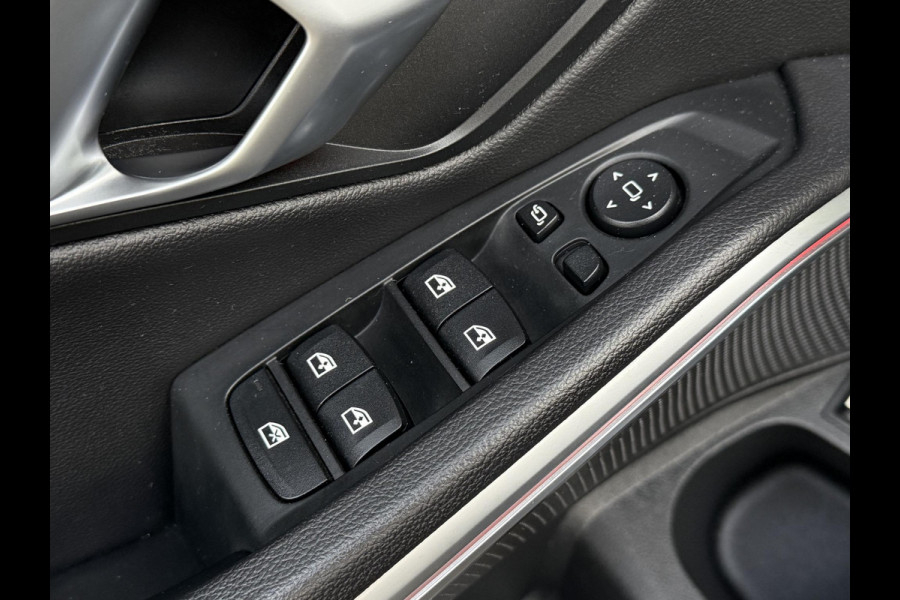 BMW 3 Serie Touring 330e Sport Line | PANORAMA | TREKHAAK | SPORTSTOELEN | KEYLESS ENTRY |