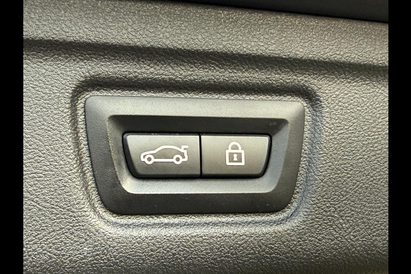 BMW 3 Serie Touring 330e Sport Line | PANORAMA | TREKHAAK | SPORTSTOELEN | KEYLESS ENTRY |