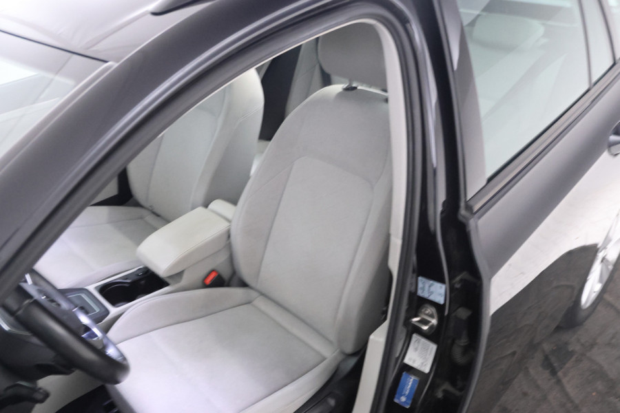 Volkswagen Golf Variant 1.0 eTSI Life Business Automaat, Apple carplay, Lmv,