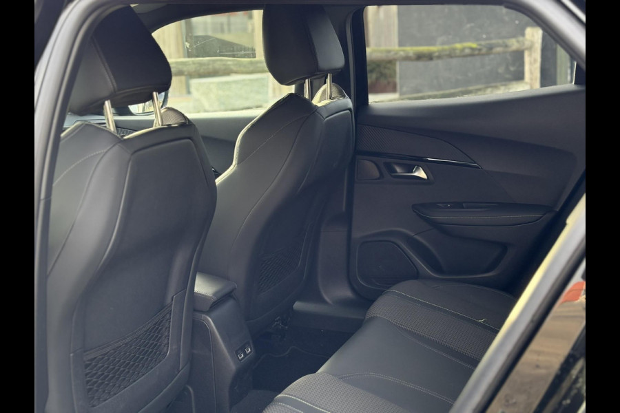 Peugeot e-2008 EV Allure 50 kWh | SoH 93,4% | Navi, 3D Virt. Cockp., Camera, Cruise, Climate, Sfeerverlichting, Carplay/Android |