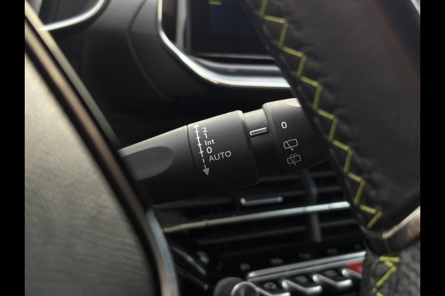 Peugeot e-2008 EV Allure 50 kWh | SoH 93,4% | Navi, 3D Virt. Cockp., Camera, Cruise, Climate, Sfeerverlichting, Carplay/Android |