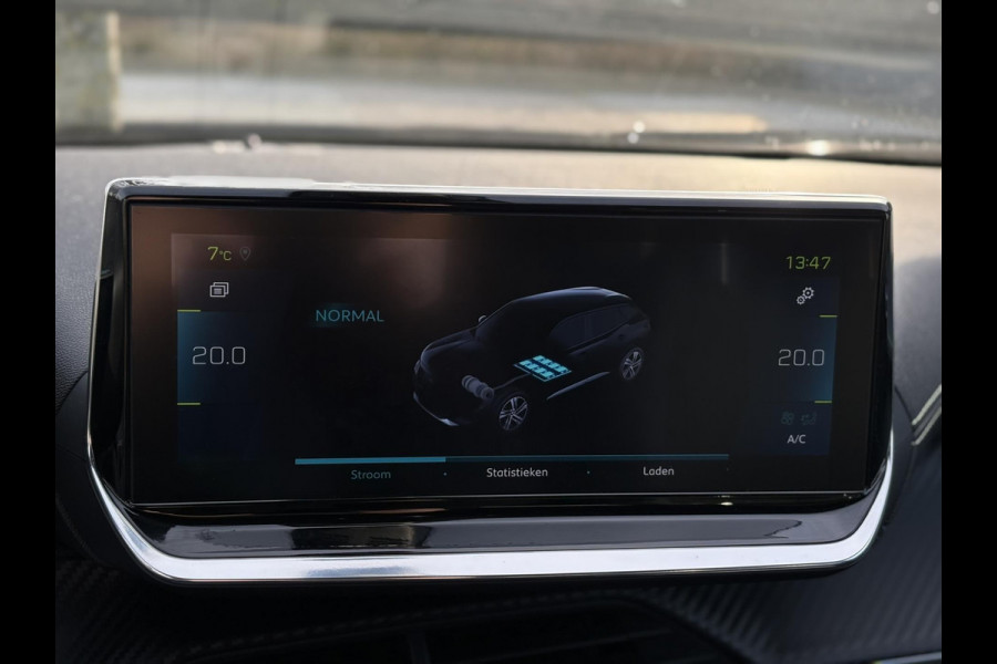 Peugeot e-2008 EV Allure 50 kWh | SoH 93,4% | Navi, 3D Virt. Cockp., Camera, Cruise, Climate, Sfeerverlichting, Carplay/Android |