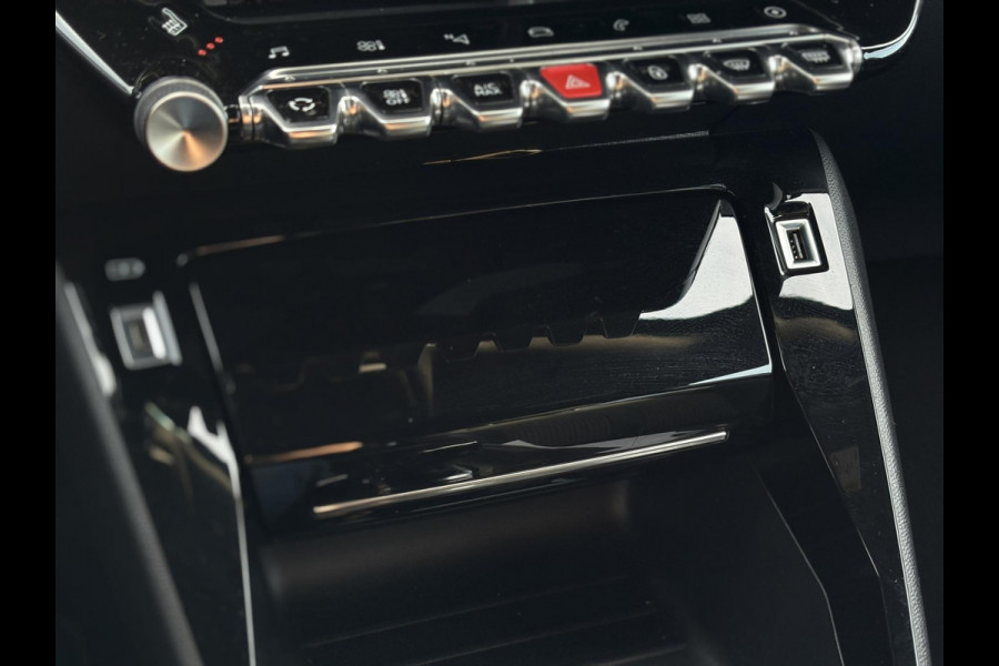 Peugeot e-2008 EV Allure 50 kWh | SoH 93,4% | Navi, 3D Virt. Cockp., Camera, Cruise, Climate, Sfeerverlichting, Carplay/Android |