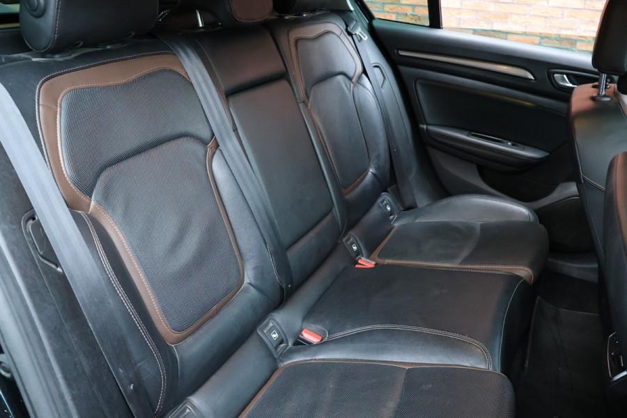 Renault Mégane Estate 1.5 dCi | ACC | Blind Spot | Panoramadak | Bose | Stoelverwarming | Stuurwielverwarming | Navigatie | LED Koplampen | CarPlay | Nieuwe APK | NAP Logisch | NL Auto