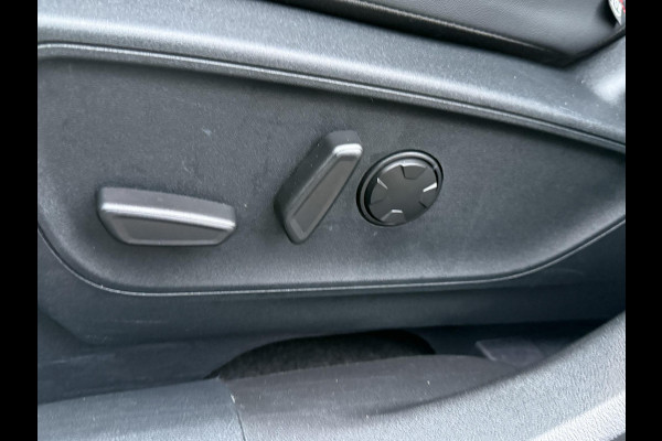 Ford Kuga 2.5 PHEV ST-Line X | SCI | Wegklapbare trekhaak | Panoramadak | Winter Pack | Head up Display | All season banden