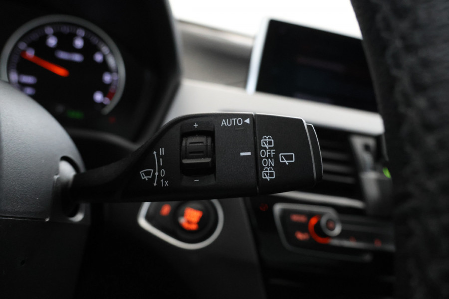 BMW X1 sDrive18d High Executive Automaat, Panorama dak, Navigatie