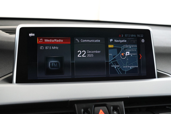 BMW X1 sDrive18d High Executive Automaat, Panorama dak, Navigatie