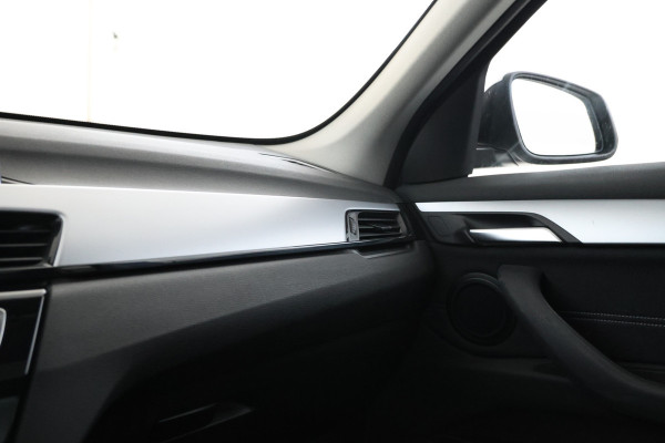BMW X1 sDrive18d High Executive Automaat, Panorama dak, Navigatie