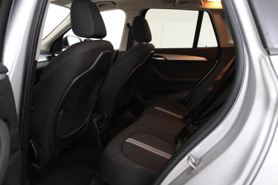 BMW X1 sDrive18d High Executive Automaat, Panorama dak, Navigatie