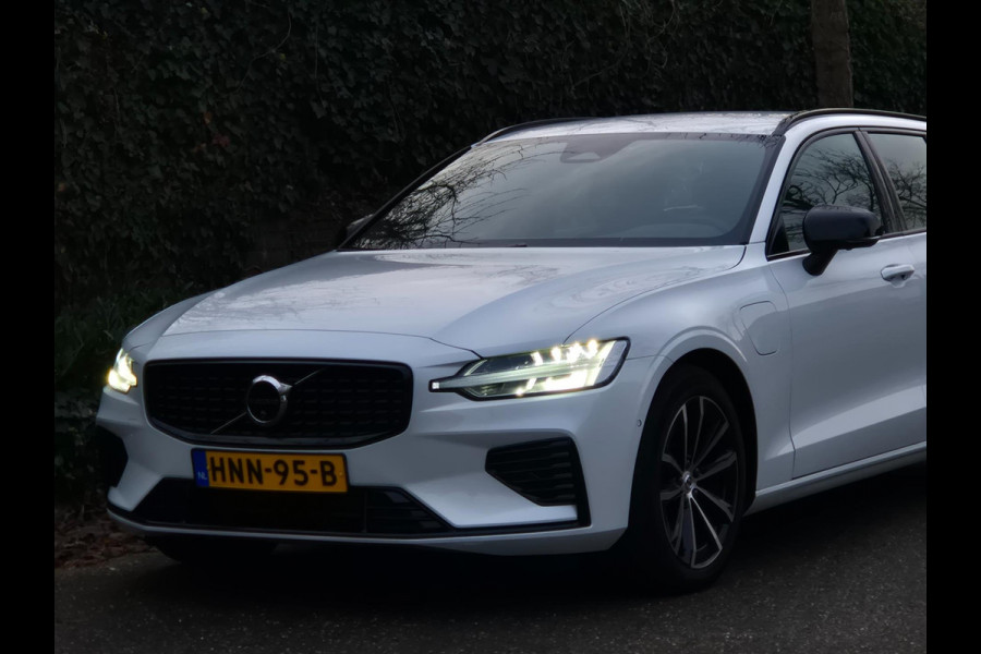 Volvo V60 2.0 T6 hybrid AWD Plus Dark 388PK KRISTAL Autopilot +70km Hyrbride BTW Volle optielijst Adaptieve cruise control CarPlay