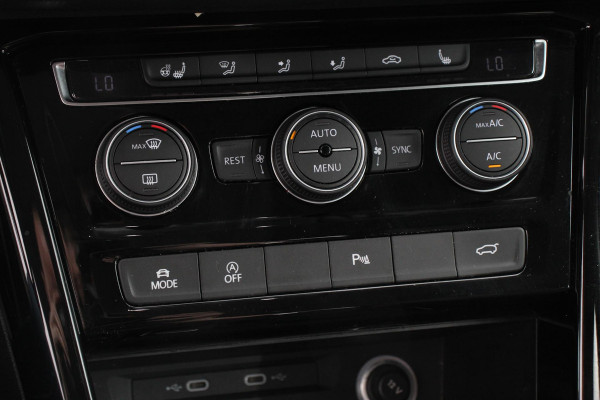 Volkswagen Touran 1.5 TSI 150pk DSG Highline 7p | Navigatie | Apple Carplay/Android Auto | Electrisch bedienbare achterklep | Adaptive Cruise control | Lichtmetalen velgen | Extra getint glas