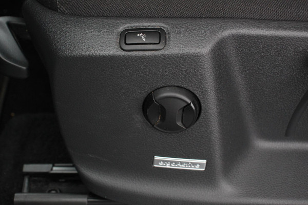 Volkswagen Touran 1.5 TSI 150pk DSG Highline 7p | Navigatie | Apple Carplay/Android Auto | Electrisch bedienbare achterklep | Adaptive Cruise control | Lichtmetalen velgen | Extra getint glas