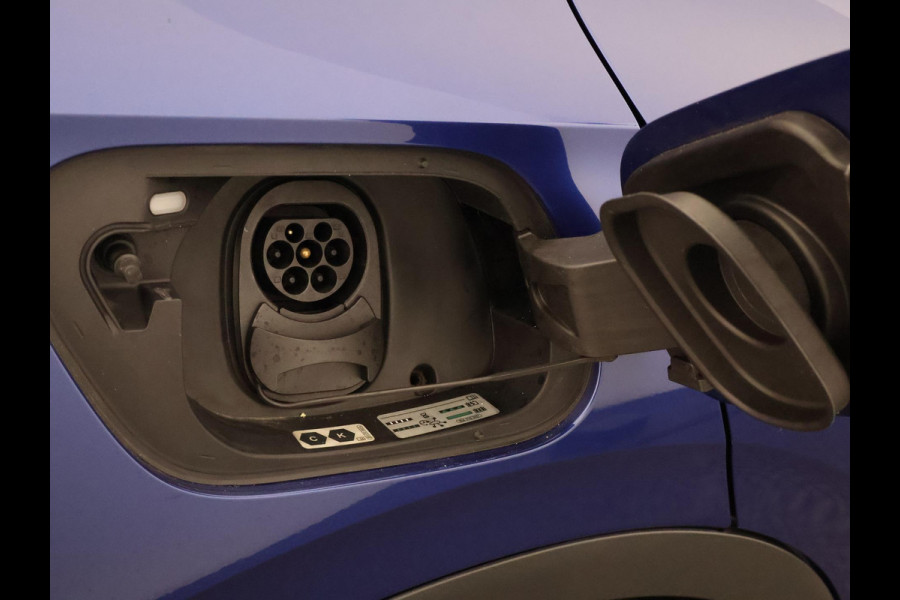 Volkswagen ID.4 Life Two-Tone 77 kWh 500 km actieradius | Navigatie | Parkeersensoren |