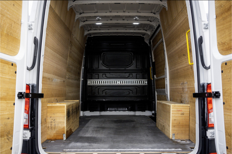 Volkswagen Crafter **2.0 TDI L3H2 | 140PK | Andriod&Carplay | Adapt.Cruise | Camera | Navi | 3-Zits | Trekhaak**