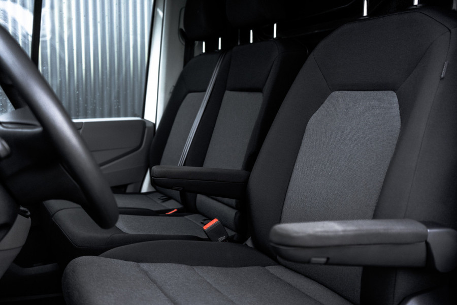 Volkswagen Crafter **2.0 TDI L3H2 | 140PK | Andriod&Carplay | Adapt.Cruise | Camera | Navi | 3-Zits | Trekhaak**
