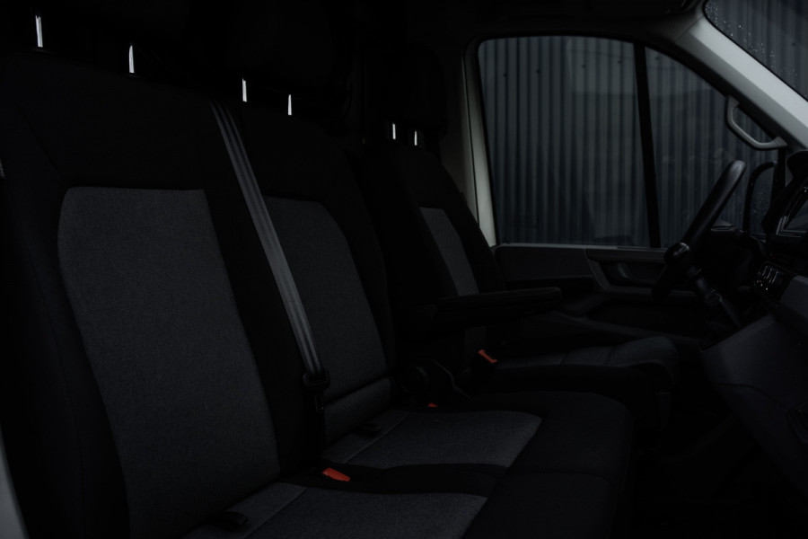 Volkswagen Crafter **2.0 TDI L3H2 | 140PK | Andriod&Carplay | Adapt.Cruise | Camera | Navi | 3-Zits | Trekhaak**