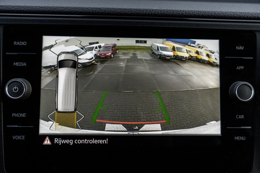 Volkswagen Crafter **2.0 TDI L3H2 | 140PK | Andriod&Carplay | Adapt.Cruise | Camera | Navi | 3-Zits | Trekhaak**