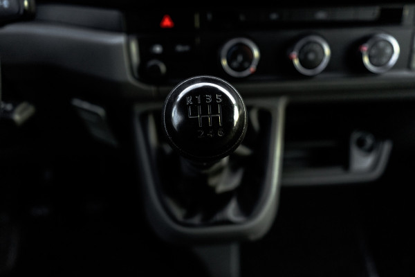 Volkswagen Crafter **2.0 TDI L3H2 | 140PK | Andriod&Carplay | Adapt.Cruise | Camera | Navi | 3-Zits | Trekhaak**