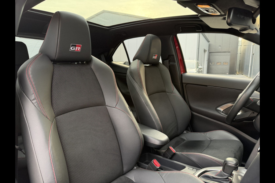 Toyota Yaris Cross 1.5 Hybrid GR Sport | Afnm. Trekhaak | Pano dak | JBL | Rijklaar!!