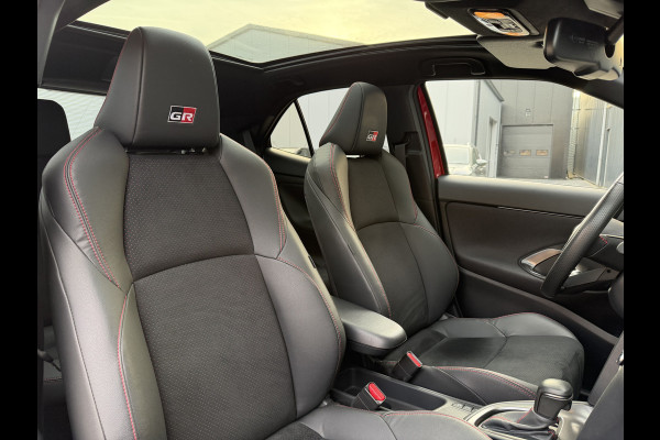 Toyota Yaris Cross 1.5 Hybrid GR Sport | Afnm. Trekhaak | Pano dak | JBL | Rijklaar!!