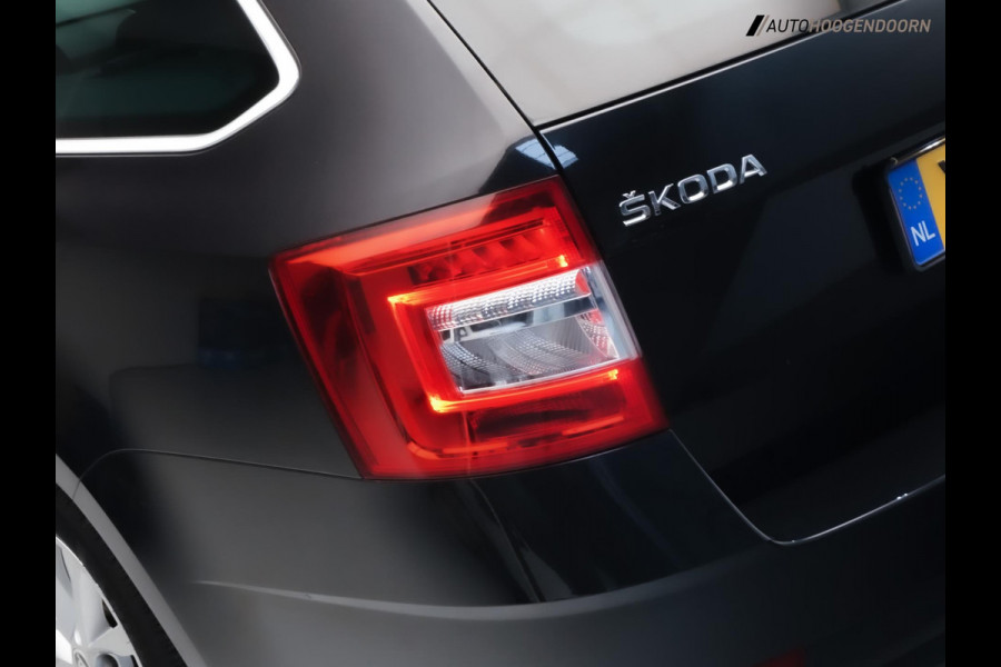 Škoda Octavia Combi 1.0 TSI Greentech Ambition Business Deluxe (APPLE CARPLAY,CLIMATE CONTROL,PARKEERSENSOREN,CRUISE,TOPCONDITIE)