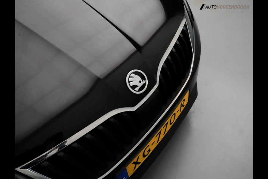 Škoda Octavia Combi 1.0 TSI Greentech Ambition Business Deluxe (APPLE CARPLAY,CLIMATE CONTROL,PARKEERSENSOREN,CRUISE,TOPCONDITIE)