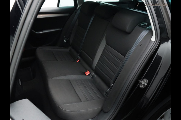 Škoda Octavia Combi 1.0 TSI Greentech Ambition Business Deluxe (APPLE CARPLAY,CLIMATE CONTROL,PARKEERSENSOREN,CRUISE,TOPCONDITIE)