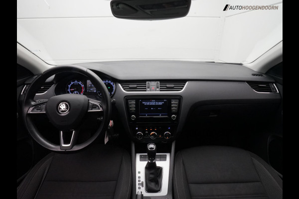 Škoda Octavia Combi 1.0 TSI Greentech Ambition Business Deluxe (APPLE CARPLAY,CLIMATE CONTROL,PARKEERSENSOREN,CRUISE,TOPCONDITIE)