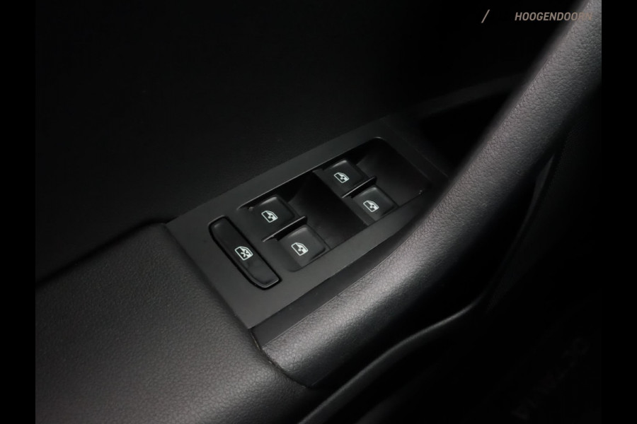 Škoda Octavia Combi 1.0 TSI Greentech Ambition Business Deluxe (APPLE CARPLAY,CLIMATE CONTROL,PARKEERSENSOREN,CRUISE,TOPCONDITIE)