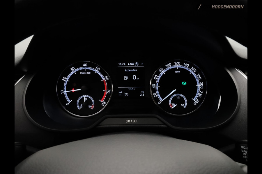 Škoda Octavia Combi 1.0 TSI Greentech Ambition Business Deluxe (APPLE CARPLAY,CLIMATE CONTROL,PARKEERSENSOREN,CRUISE,TOPCONDITIE)