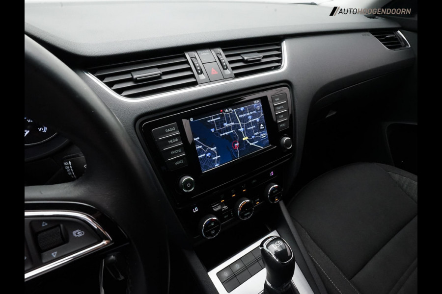 Škoda Octavia Combi 1.0 TSI Greentech Ambition Business Deluxe (APPLE CARPLAY,CLIMATE CONTROL,PARKEERSENSOREN,CRUISE,TOPCONDITIE)