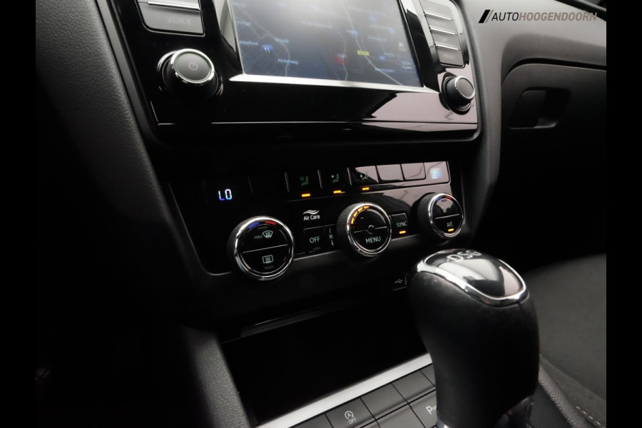Škoda Octavia Combi 1.0 TSI Greentech Ambition Business Deluxe (APPLE CARPLAY,CLIMATE CONTROL,PARKEERSENSOREN,CRUISE,TOPCONDITIE)