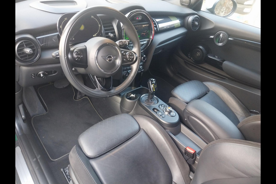 MINI Mini Electric Charged 33 kWh 184 PK | Navigatie | Stoelverwarming | 1e eigenaar |