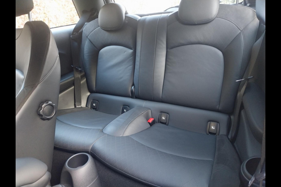 MINI Mini Electric Charged 33 kWh 184 PK | Navigatie | Stoelverwarming | 1e eigenaar |