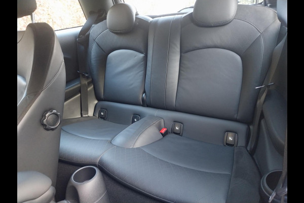 MINI Mini Electric Charged 33 kWh 184 PK | Navigatie | Stoelverwarming | 1e eigenaar |