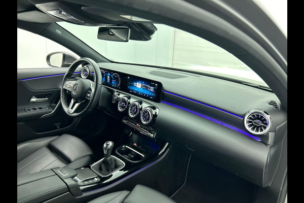 Mercedes-Benz A-Klasse 160 Business Solution Luxury Navigatie Apple Carplay/Android Auto Camera Parkeersensoren Cruise Control Stoelverwarming Virtual Cockpit Lichtmetalen velgen Climate Control