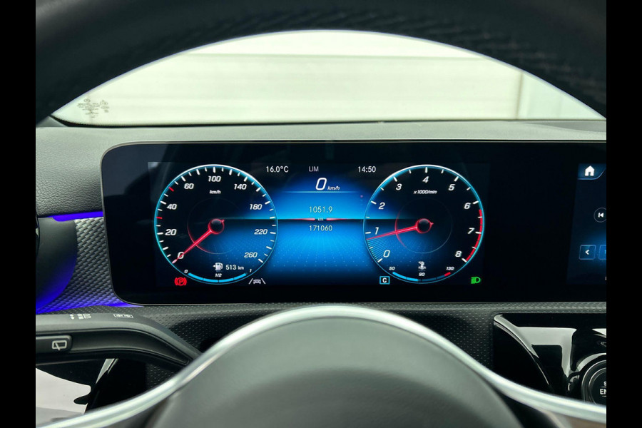Mercedes-Benz A-Klasse 160 Business Solution Luxury Navigatie Apple Carplay/Android Auto Camera Parkeersensoren Cruise Control Stoelverwarming Virtual Cockpit Lichtmetalen velgen Climate Control